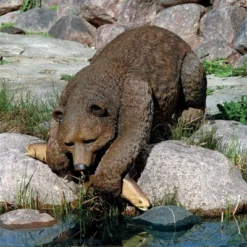 Design Toscano Catch Of The Day Grand Bear Sculpture -Design Toscano Store GUEST 1ce16398 e2a9 486d add9 c427173916bb