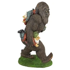 Design Toscano Schlepping The Garden Gnomes Bigfoot Statue -Design Toscano Store GUEST 6863ecda 3035 4569 b44c 3c8bc9129204